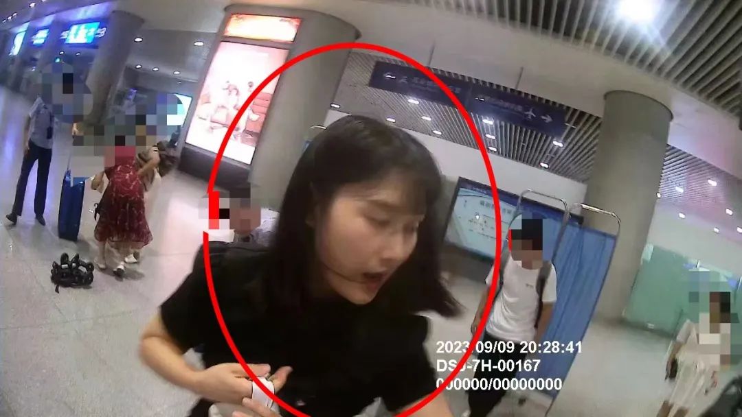 DƬ
